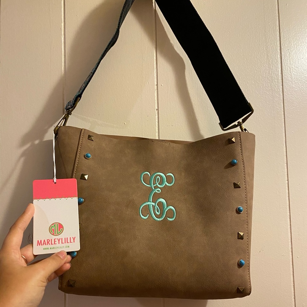 Purse with E on it 🔹👜🔹